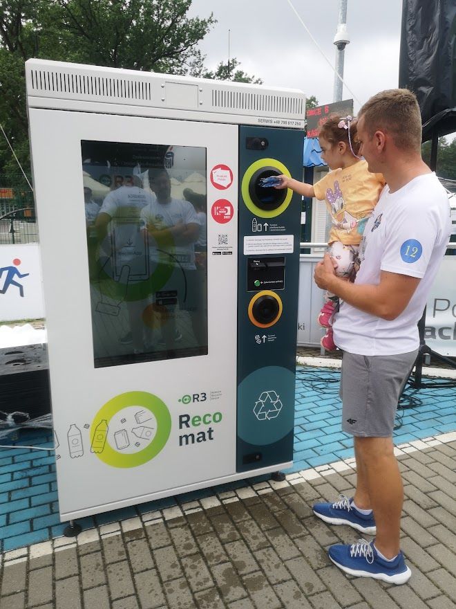 Recomat w ramach akcji promującej recykling i Szczyt Ekologiczny - ZielonaGospodarka.pl