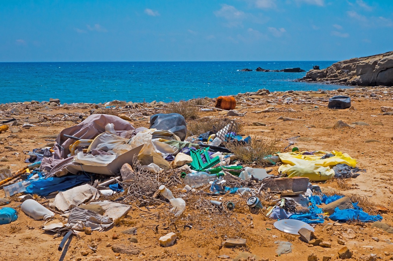 Hiszpania. Po wakacjach wolontariusze zebrali z plaż ponad 7 ton śmieci - ZielonaGospodarka.pl