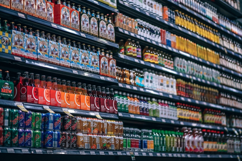 MKiŚ: niezależnie, jaki napój kupimy, butelkę po nim będzie można oddać w każdym sklepie objętym systemem kaucyjnym - ZielonaGospodarka.pl