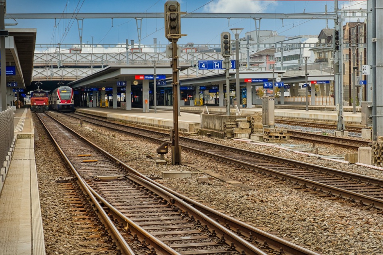 Wysokie ceny energii zagrażają transportowi kolejowemu - potrzebne wsparcie rządu [WIDEO] - ZielonaGospodarka.pl