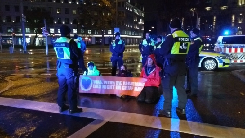 Po tygodniowej przerwie aktywiści klimatyczni wznowili blokady ulic w Berlinie i Monachium - ZielonaGospodarka.pl