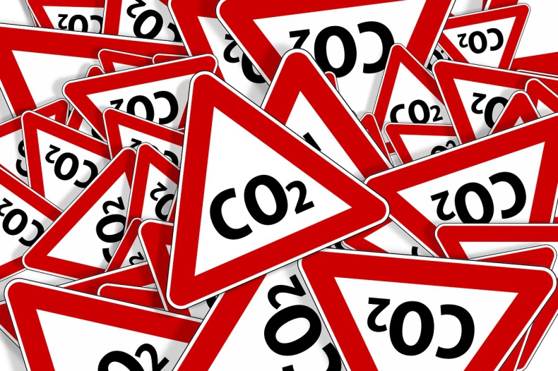 PKO BP: skok cen uprawnień do emisji CO2 w ostatnim kwartale roku sięga 27 proc. - ZielonaGospodarka.pl