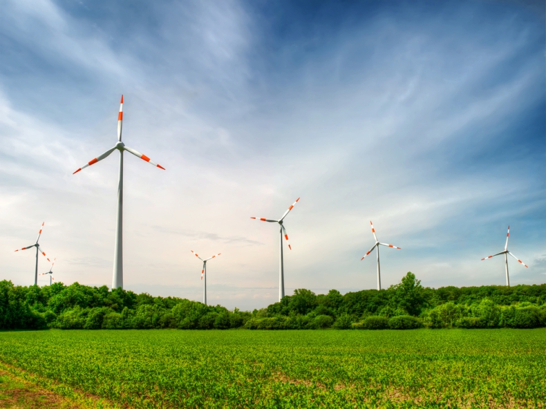 A.Moskwa: rząd przyjął poprawkę do ustawy wiatrakowej; co najmniej 10 proc. energii z farmy na rzecz społeczności lokalnej  - ZielonaGospodarka.pl