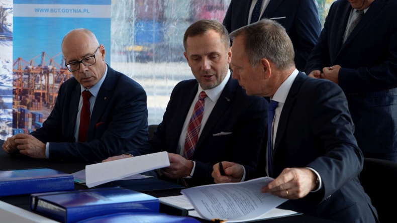 BCT zostaje w Porcie Gdynia na kolejne 30 lat. Umowa podpisana - ZielonaGospodarka.pl