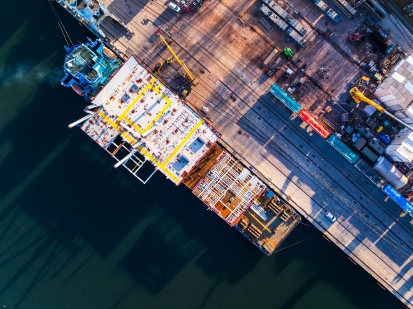 Moduł platformy offshore o masie 530 ton płynie z Polski do Norwegii-ZielonaGospodarka.pl